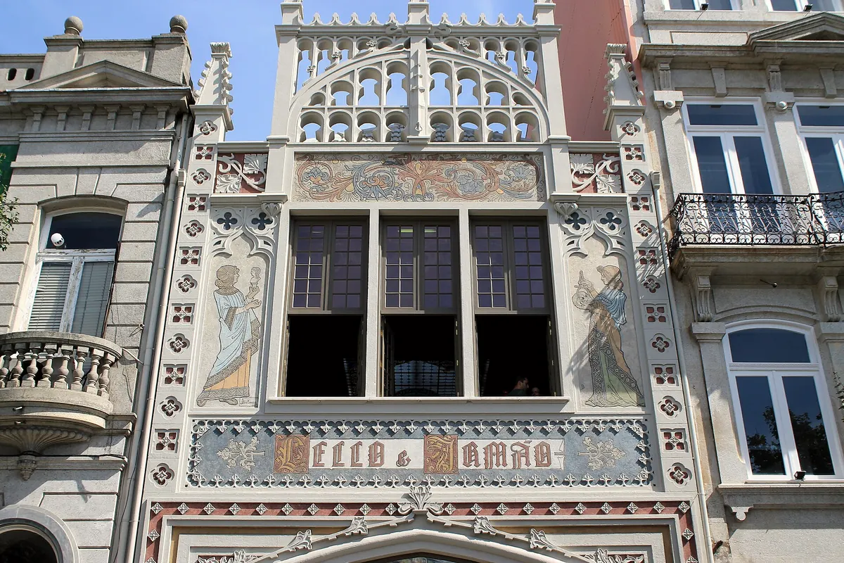 The neo-Gothic façade of Livraria Lello on Rua das Carmelitas