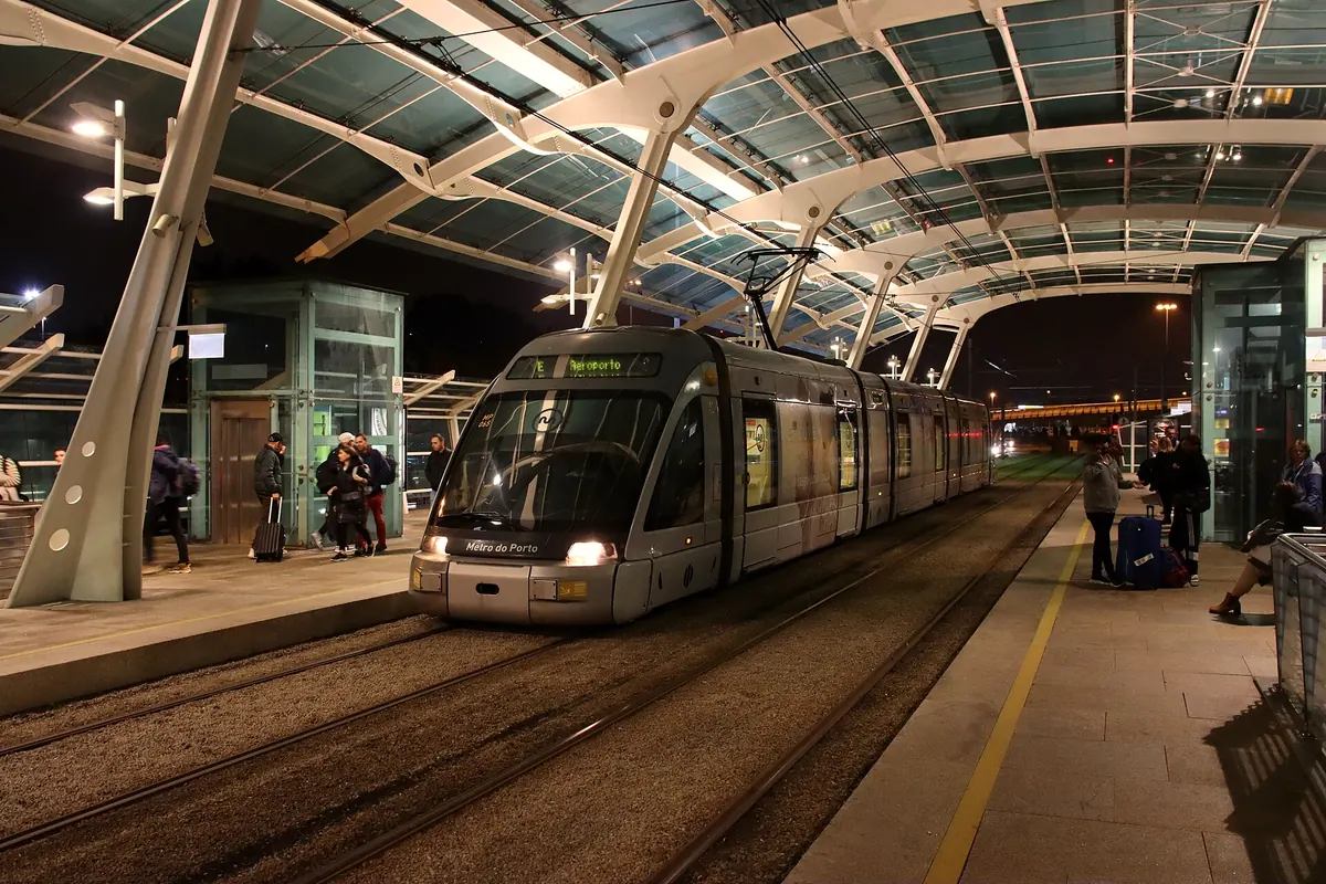 Metro do Porto platform at the airport station